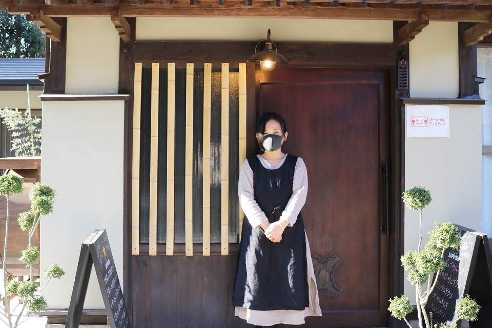 キャンプもできる古民家～韓国料理「山小屋あけび」～